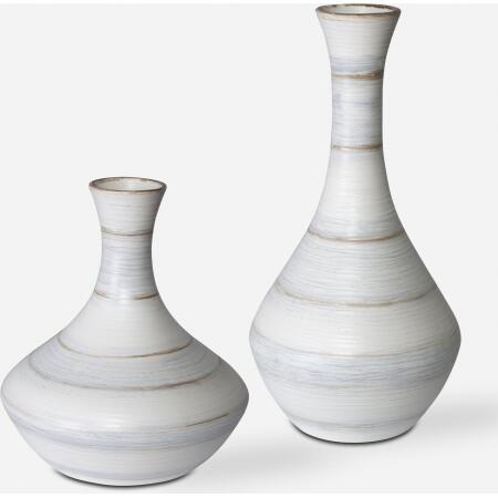 Potter-Vases Urns & Finials
