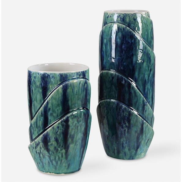 Tranquil Duo-Vases Urns & Finials